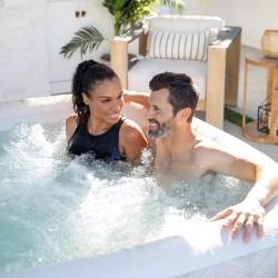 Jacuzzi Spa inflable Intex New Burbuja Terapia Chevron Cuadrado 196 x 196 x 71 c